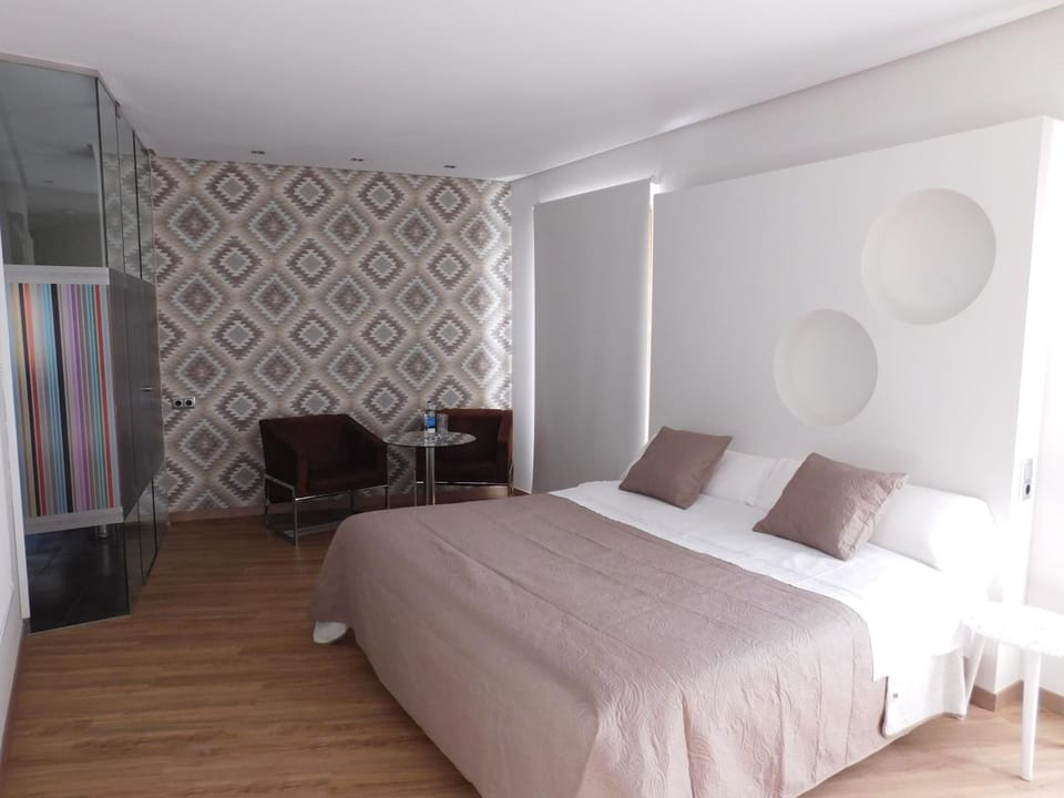 Junior Double Room | Minibar, desk, blackout drapes, WiFi (free)