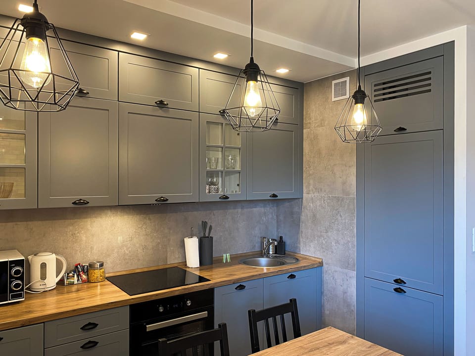 Fridge, oven, stovetop, dishwasher