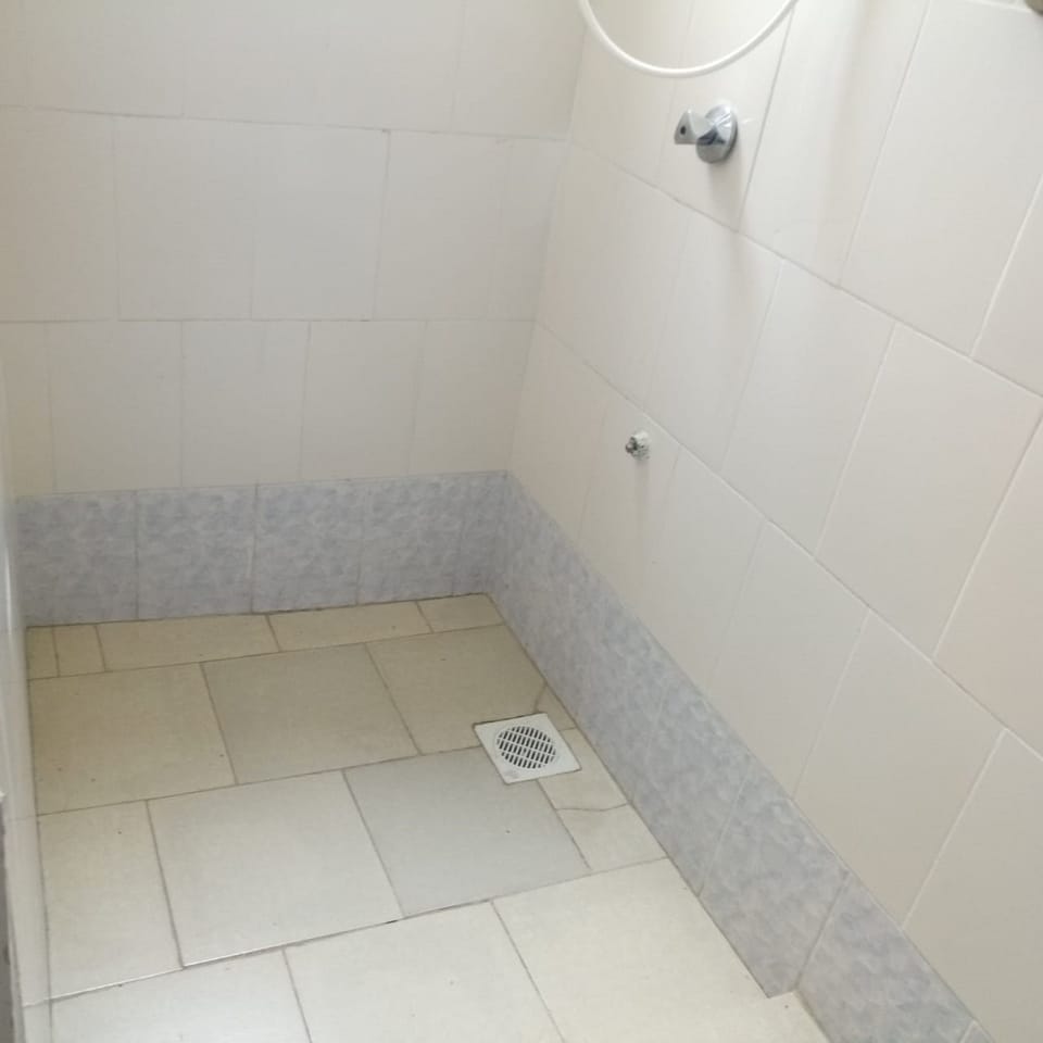 Shower, free toiletries, towels, soap