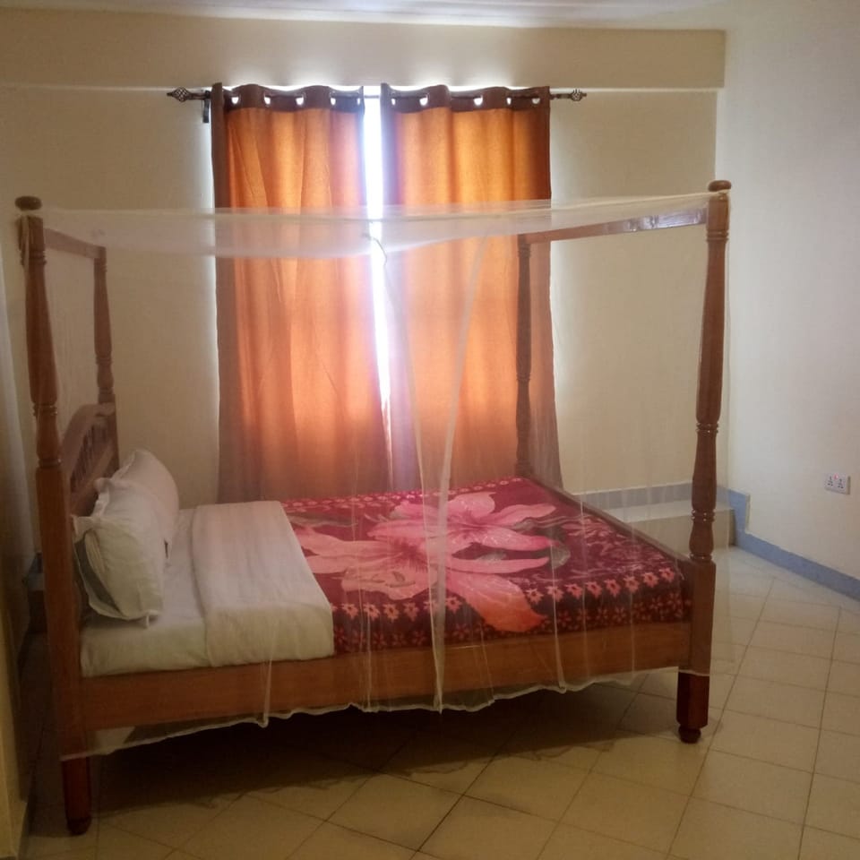 Double Room | Desk, free WiFi, bed sheets