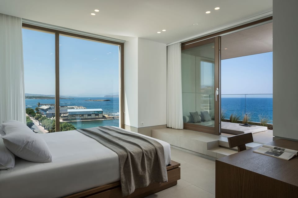 Executive Suite Sea View | Egyptian cotton sheets, premium bedding, minibar, in-room safe