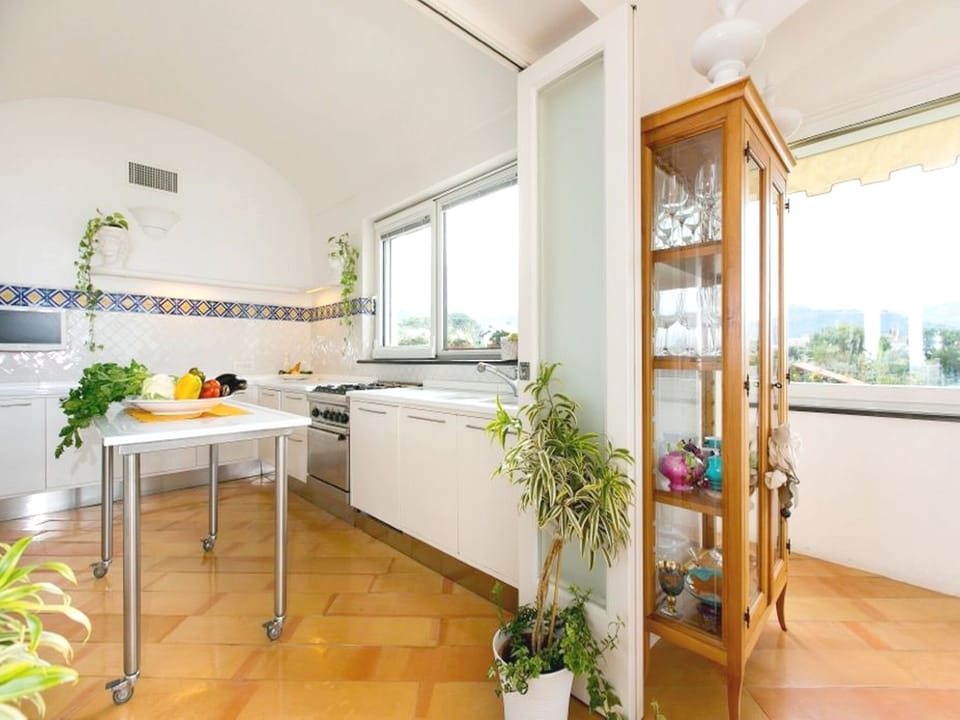 Villa, 3 Bedrooms | Private kitchen | Full-size fridge, microwave, oven, stovetop