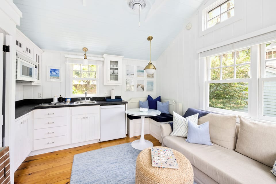 Room (Anchor Down) | Private kitchen | Fridge, microwave, dishwasher, coffee/tea maker