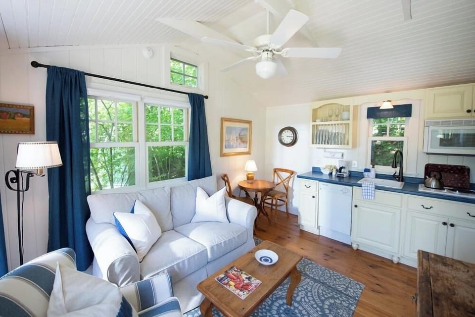 Room (Sea Worthy) | Private kitchen | Fridge, microwave, dishwasher, coffee/tea maker