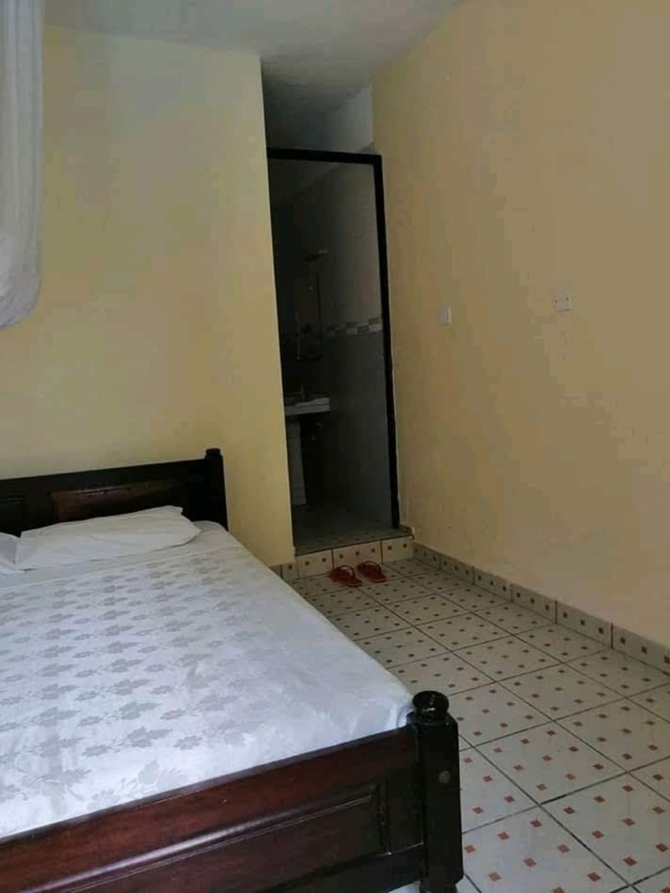 Single Room | Iron/ironing board, free WiFi, bed sheets