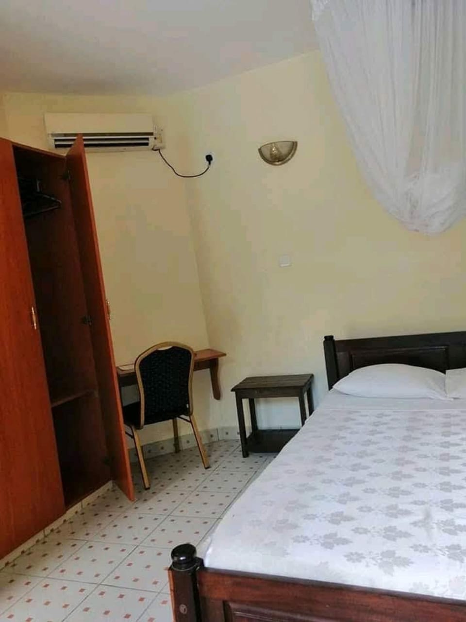 Single Room | Iron/ironing board, free WiFi, bed sheets