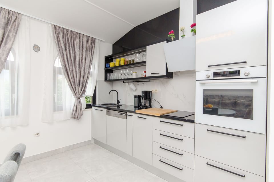 Apartment (A1) | Private kitchen | Fridge, oven, stovetop, espresso maker