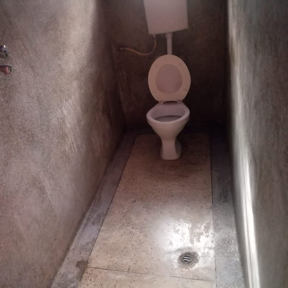 Single Room | Bathroom | Shower, rainfall showerhead, towels, soap