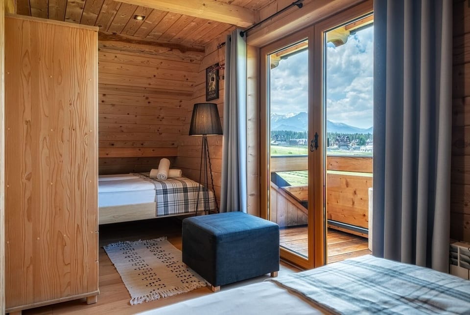 Cabin (Domek  6) | Individually decorated, iron/ironing board, free WiFi, bed sheets