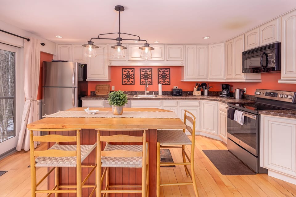 Chalet, 3 Bedrooms | Private kitchen | Fridge, microwave, oven, dishwasher