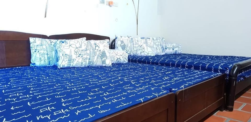 WiFi (free), bed sheets
