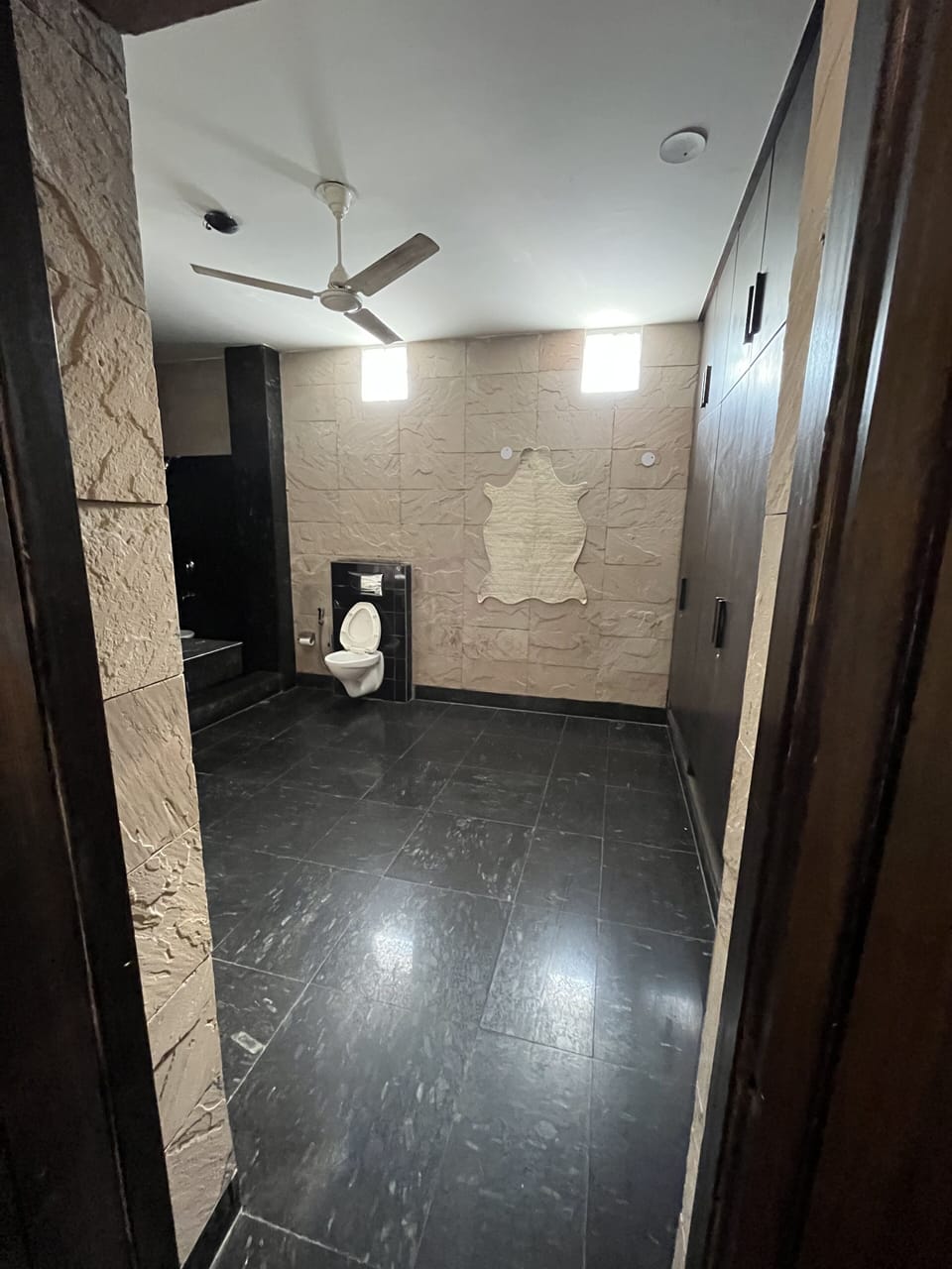 Presidential Room, Balcony | Bathroom | Shower, free toiletries, bidet, towels