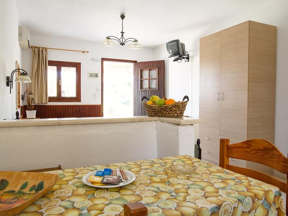 Villa, 1 Bedroom, Smoking, Balcony | Living area