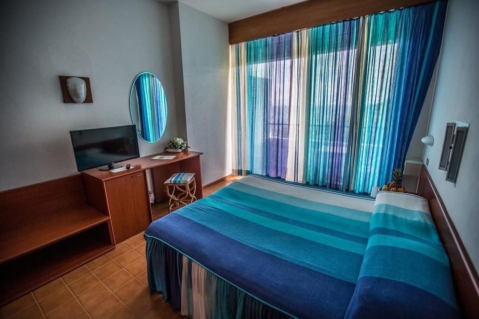 Standard Triple Room, Garden View | Minibar, in-room safe, desk, free cribs/infant beds