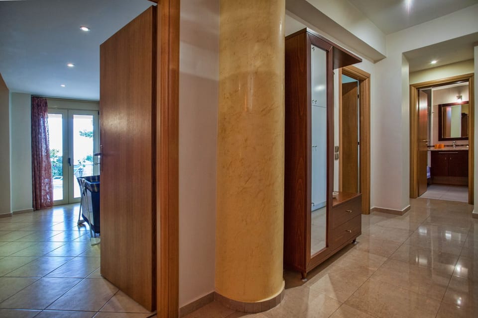 Villa, 5 Bedrooms, Smoking, Private Pool | Interior