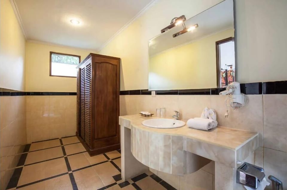 PB - Villa 5 - 4BR · 4-BR Private Pool Villa Walk to Seminyak Beach Villa in Kuta