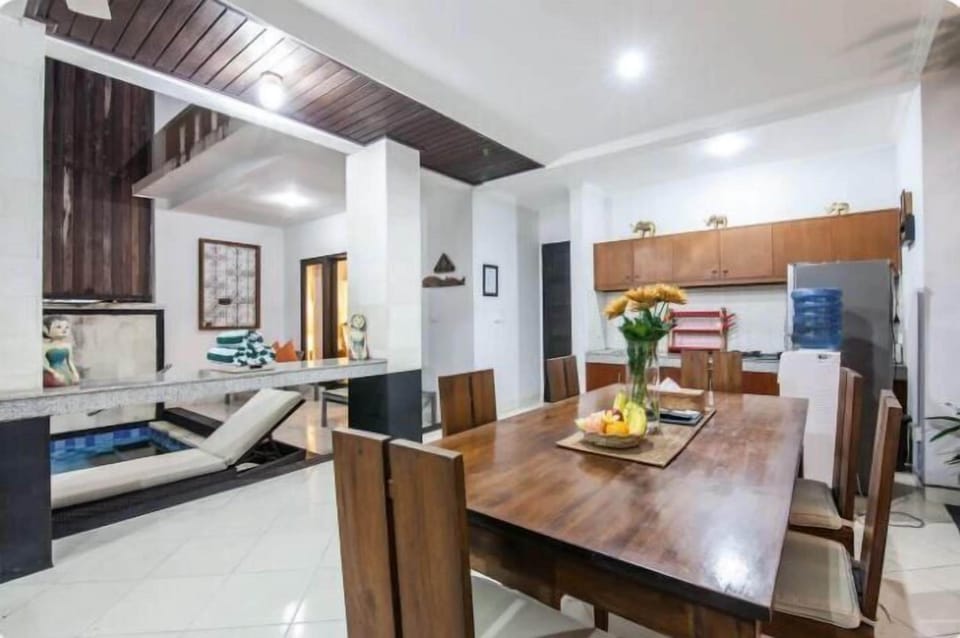Villa, 3 Bedrooms | In-room dining