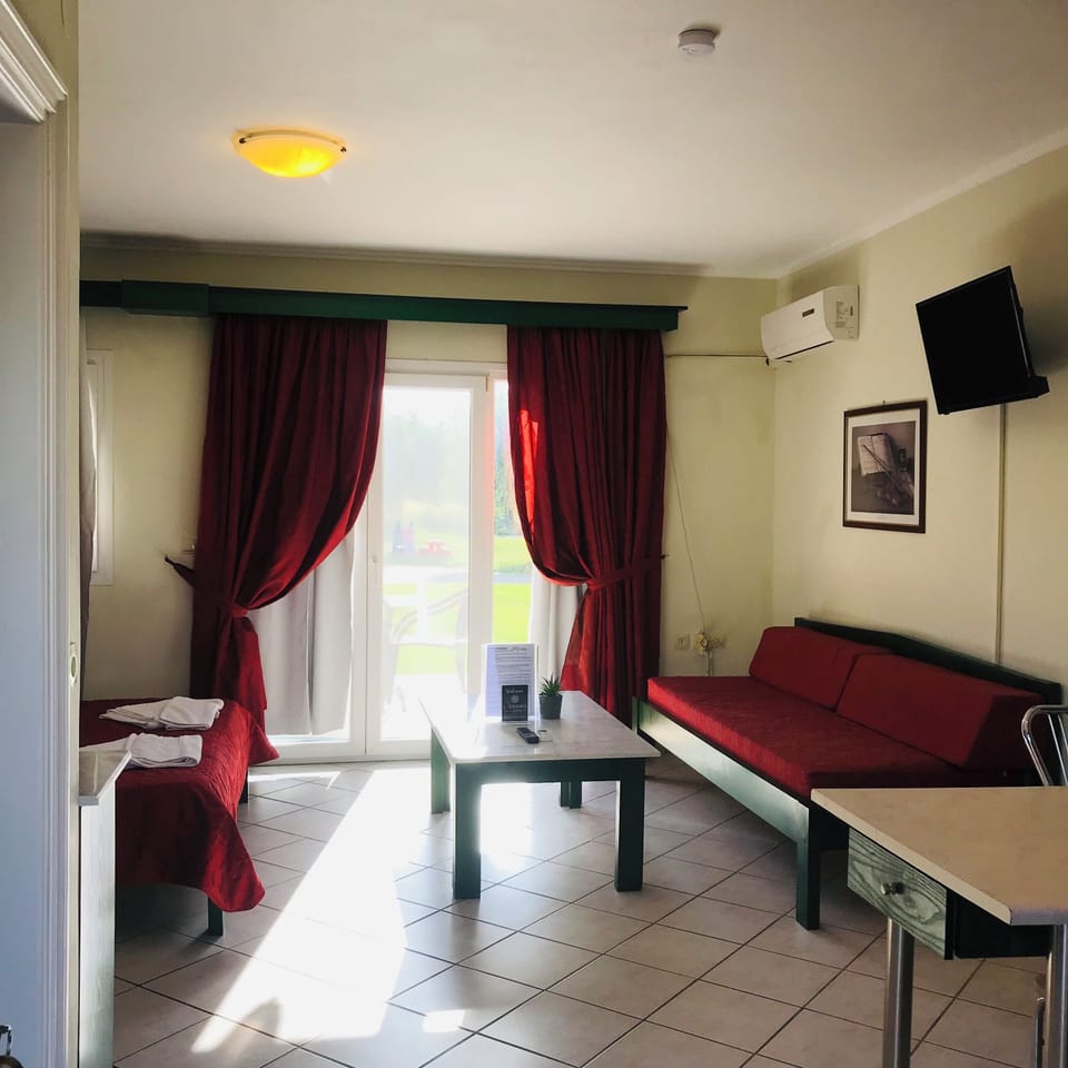 Room, 1 Bedroom, Smoking, Terrace | Living area