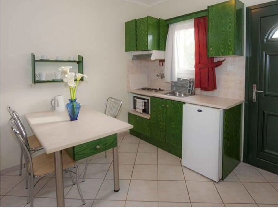 Room, 1 Bedroom, Smoking, Terrace | Dining room