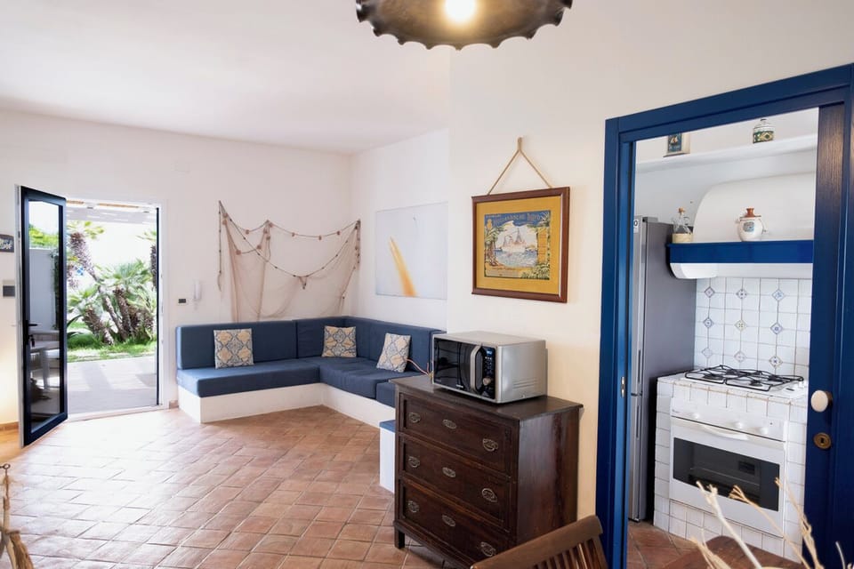 House, 2 Bedrooms | Living area | 32-inch flat-screen TV with digital channels, TV