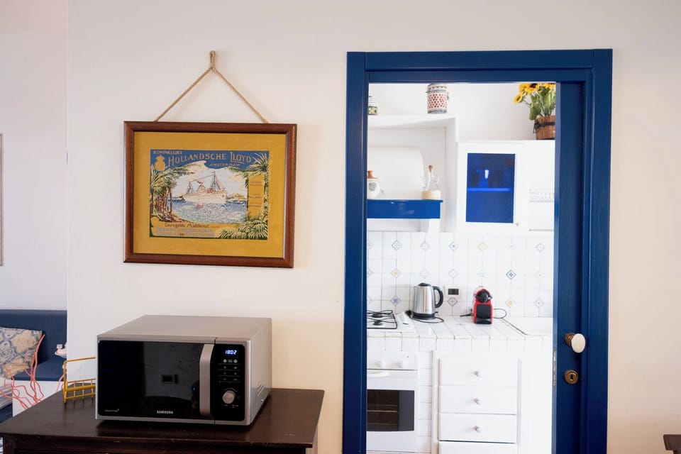 House, 2 Bedrooms | Living area | 32-inch flat-screen TV with digital channels, TV