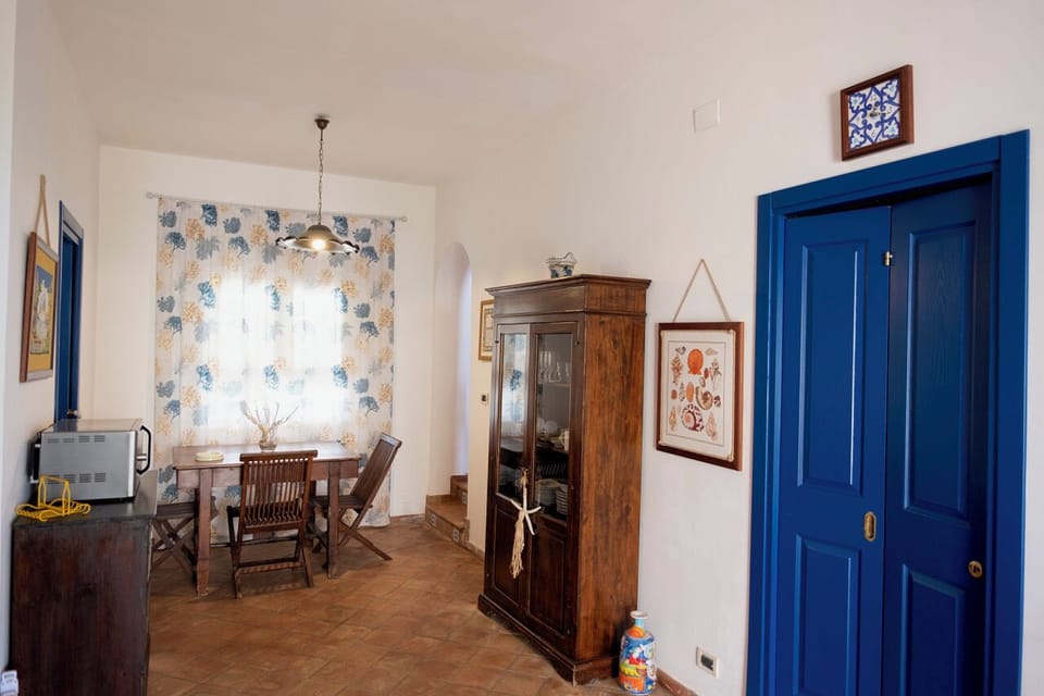 House, 2 Bedrooms | Living area | 32-inch flat-screen TV with digital channels, TV