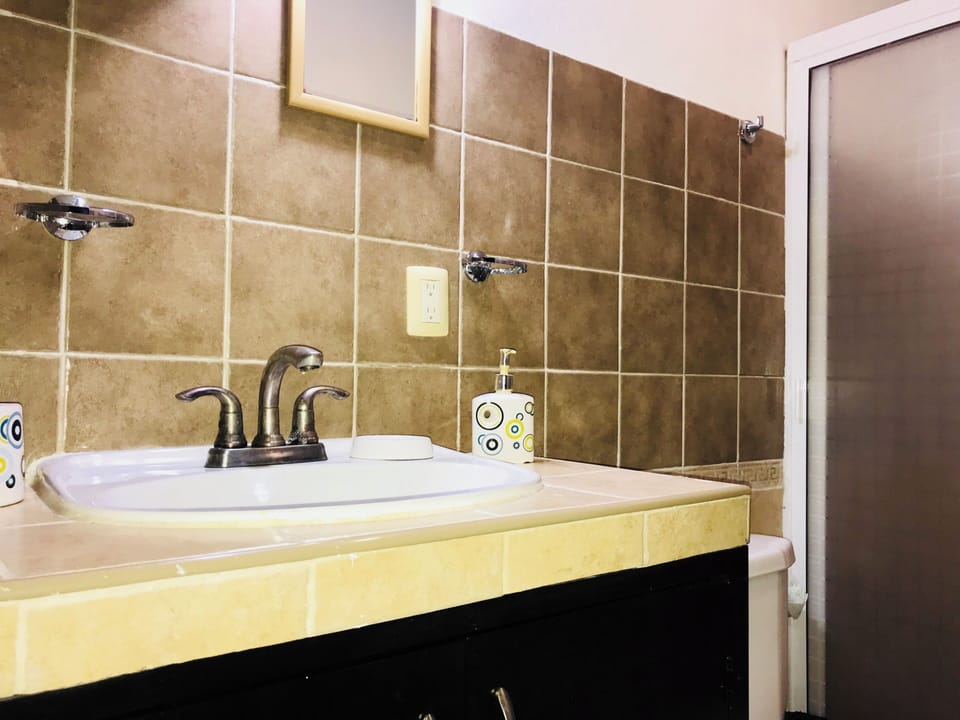 House, 1 Bedroom, Balcony, City View | Bathroom | Free toiletries, towels