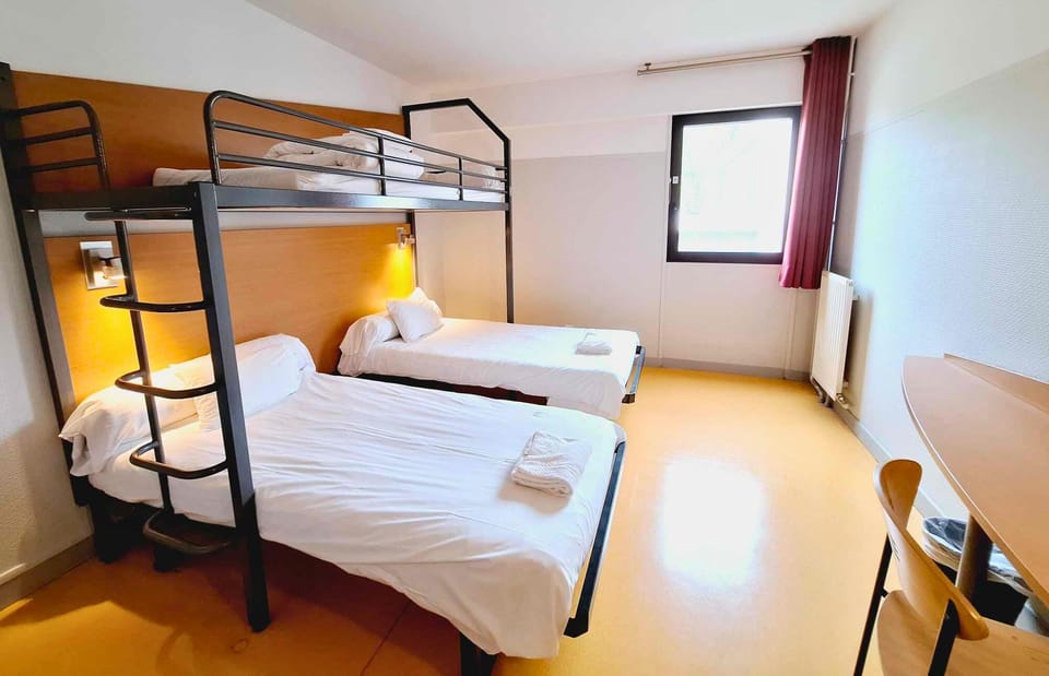 Basic Triple Room, Private Bathroom | Desk, blackout drapes, soundproofing, cribs/infant beds