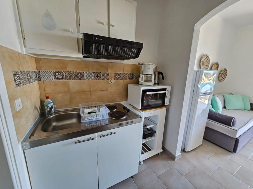 Apartment, 1 Bedroom, Smoking, Balcony | Private kitchen