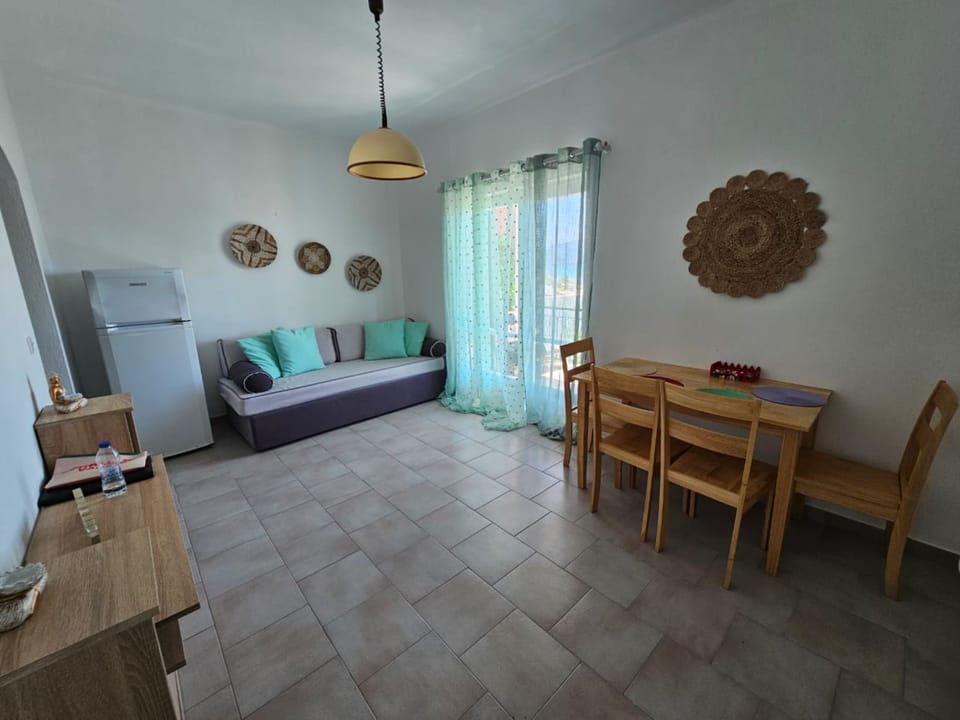Apartment, 1 Bedroom, Smoking, Balcony | Living area