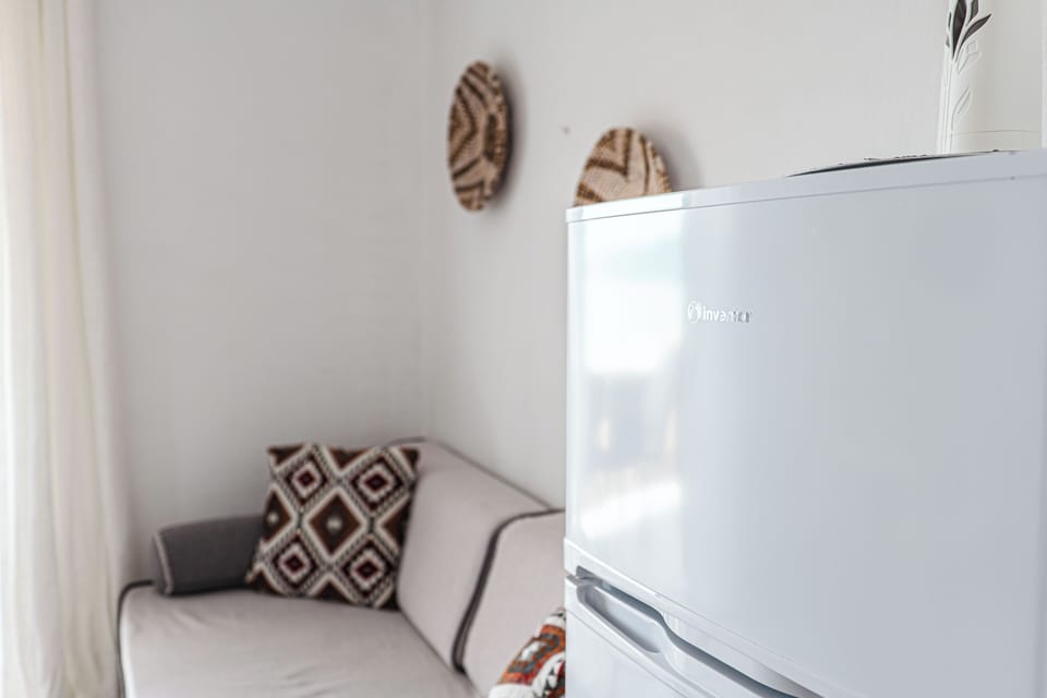 Apartment, 1 Bedroom, Balcony, Mountain View | Living area