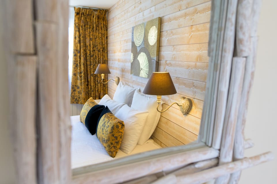 Comfort Double Room | In-room safe, desk, soundproofing, iron/ironing board
