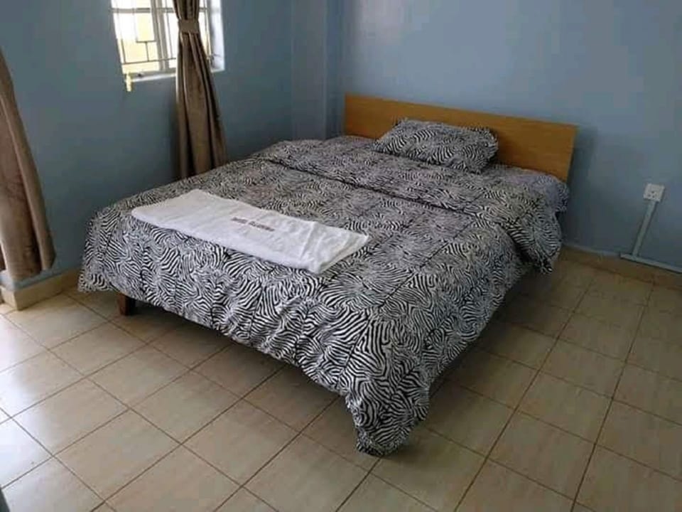 Double Room | Desk, free WiFi, bed sheets