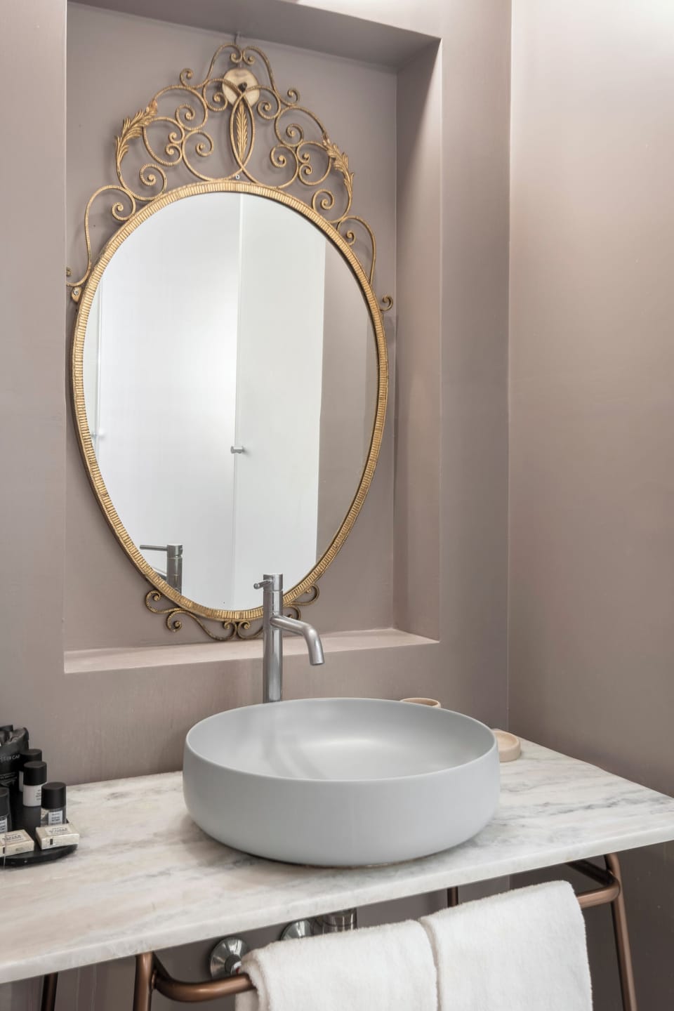 Superior Room | Bathroom | Shower, free toiletries, hair dryer, towels