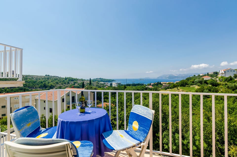 Apartment (Apartment with Shared Pool) | Balcony