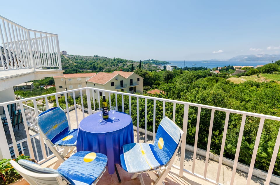 Apartment (Apartment with Shared Pool) | Balcony