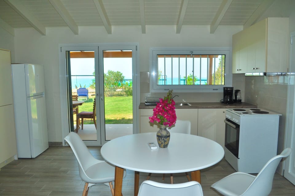 House, 1 Bedroom, Smoking, Patio | Dining