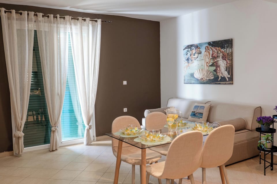 Apartment, 1 Bedroom, Smoking, Mountain View | Dining room