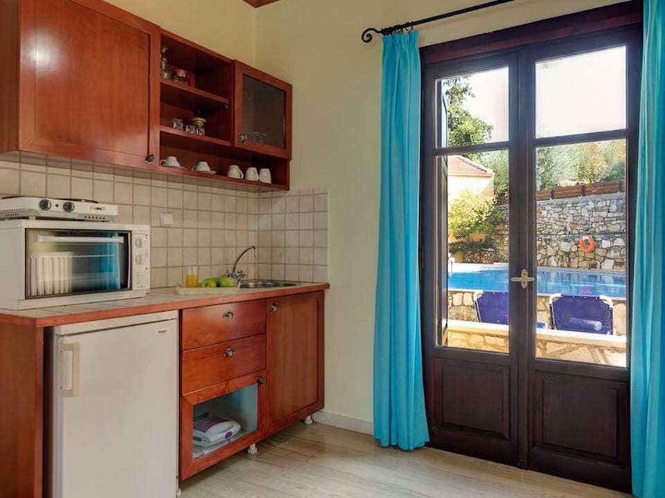 Apartment, Multiple Bedrooms, Smoking, Balcony | Interior