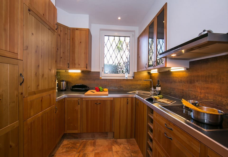 Honeymoon Villa, 2 Bedrooms, 2 Bathrooms (Morcote Magic View) | Private kitchen | Full-size fridge, microwave, oven, stovetop