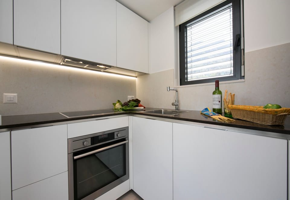 Family Apartment, 1 Bedroom, Balcony (Urban Flat Paradiso) | Private kitchen | Full-size fridge, oven, stovetop, dishwasher