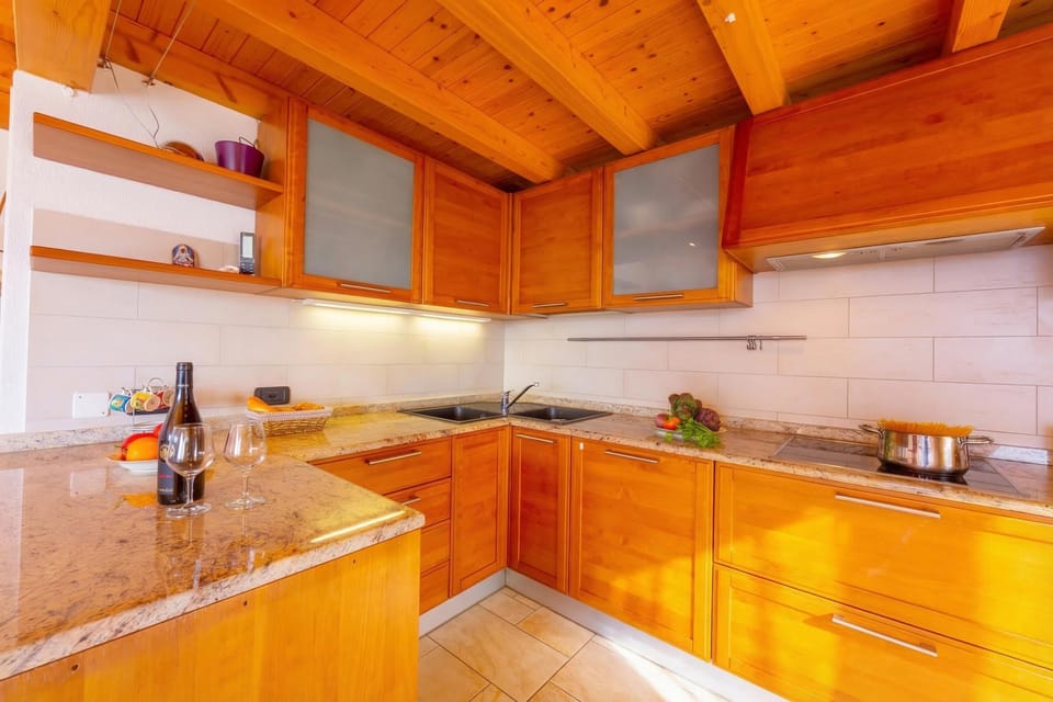 Family Apartment, 2 Bedrooms, Balcony (Lugano Panoramica) | Private kitchen | Full-size fridge, microwave, oven, stovetop