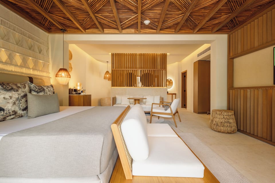 Laguna Villa Suite | Free minibar, in-room safe, desk, blackout drapes