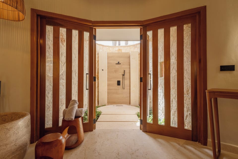 Laguna Villa Suite | Bathroom | Separate tub and shower, free toiletries, hair dryer, towels