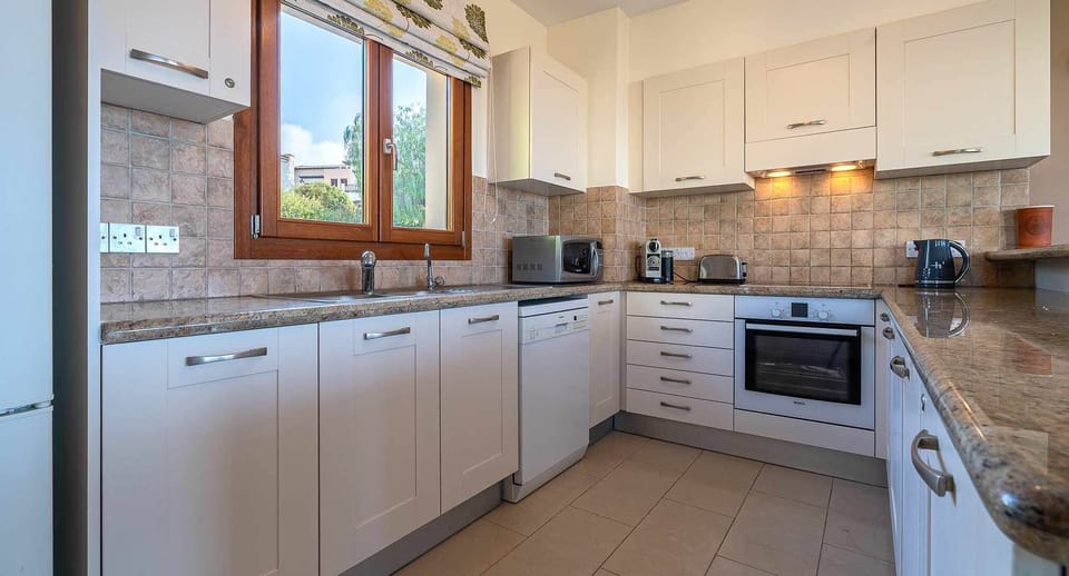 Villa, 3 Bedrooms | Private kitchen | Coffee/tea maker, fridge, microwave, oven