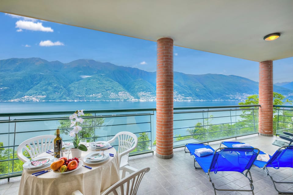 Family Apartment, 1 Bedroom, Microwave, Mountainside (Va Pensiero sul lago Stunning View) | Outdoor dining