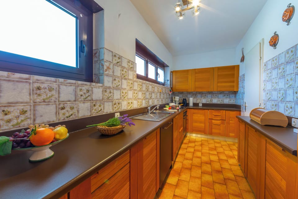 Family Apartment, 2 Bedrooms, 2 Bathrooms (Casa Bader - Lake View Apt with Pool) | Private kitchen | Full-size fridge, oven, stovetop, dishwasher
