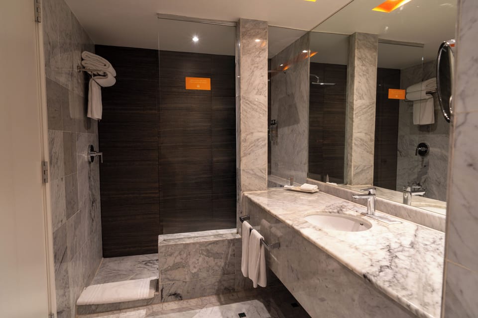 Shower, rainfall showerhead, free toiletries, hair dryer