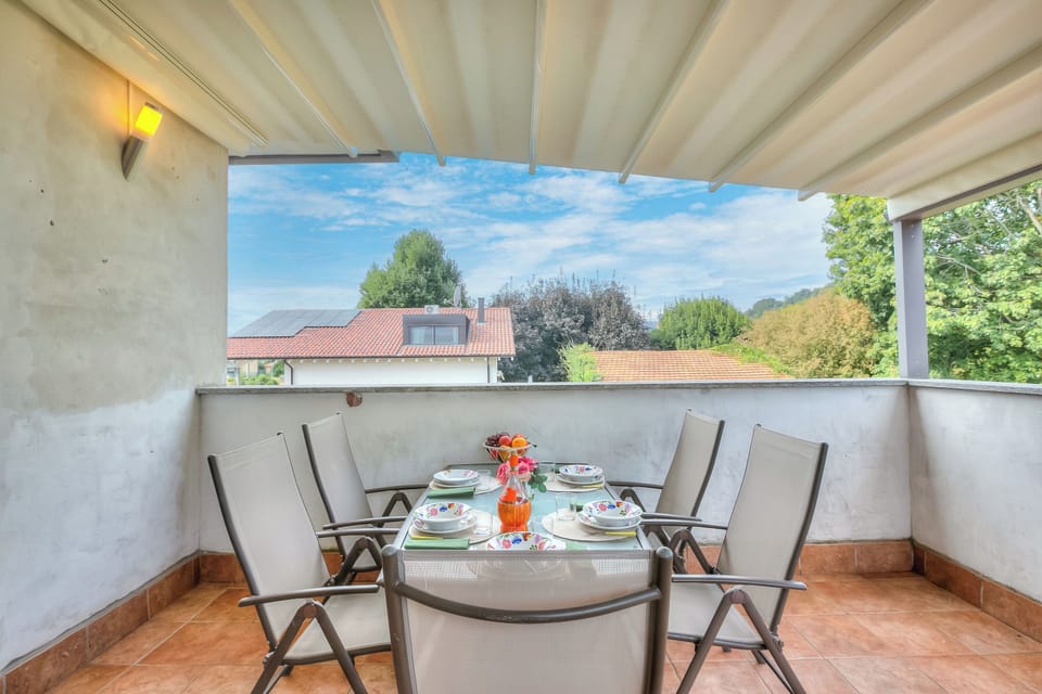 Family Apartment, Multiple Bedrooms, 2 Bathrooms (Connie's apartment) | Outdoor dining