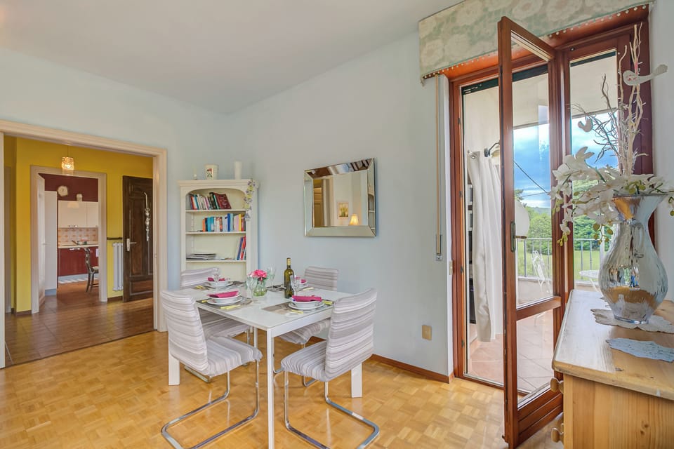 Family Apartment, Multiple Bedrooms, 2 Bathrooms (Connie's apartment) | Dining